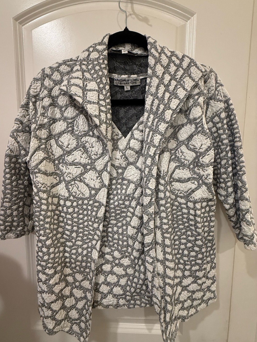 Andria Lieu Collection 2 Piece Textured Jacket & Tank Set Gray White L